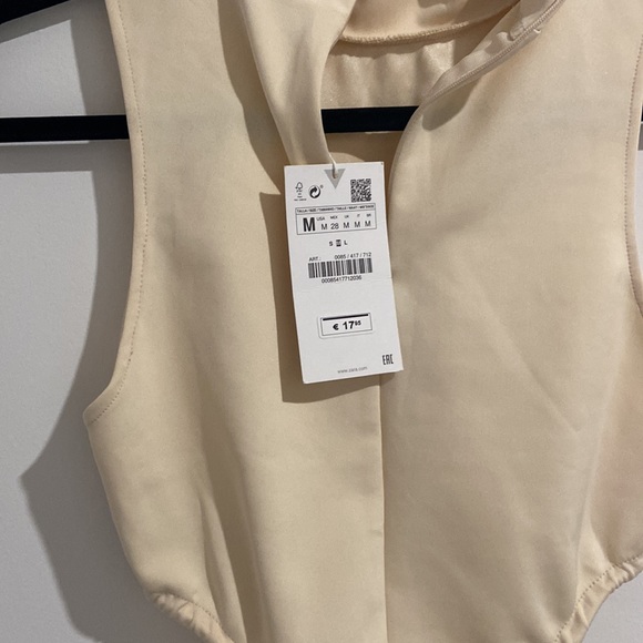 Zara mock neck top with open sizes size medium - Picture 4 of 4